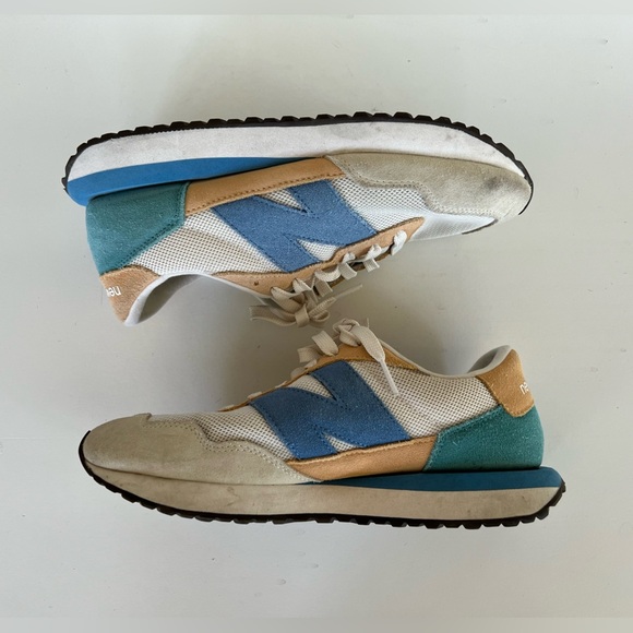 New Balance Women's 237 Sneaker with Peach/Blue/Cream colors, size 9 - Picture 6 of 11